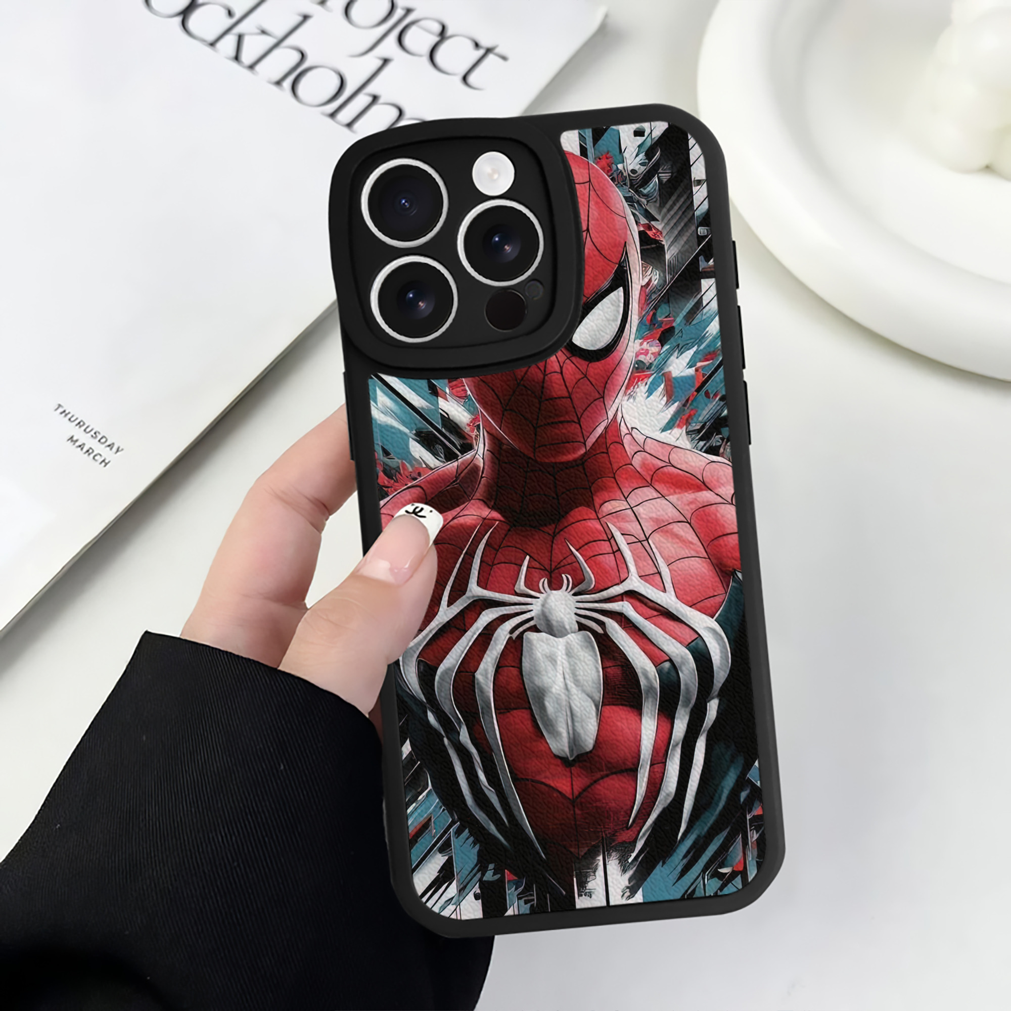 （画像用） Spider Man スパイダーマン 【iPhone 16シリーズ対応】シリコンスマホケース（レザー調） 材質：シリコン